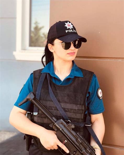 kız polis 